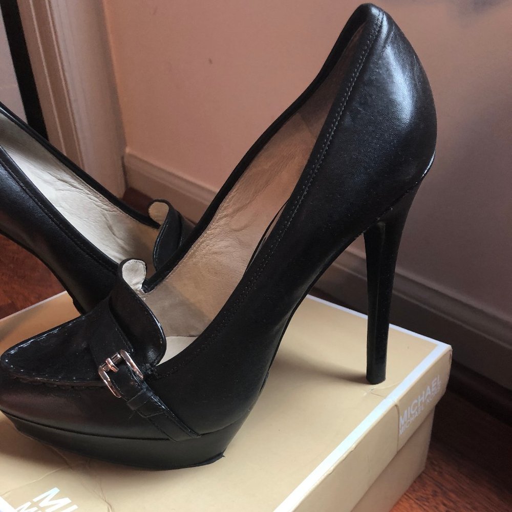 MICHAEL KORS Bedford Pump Size 9